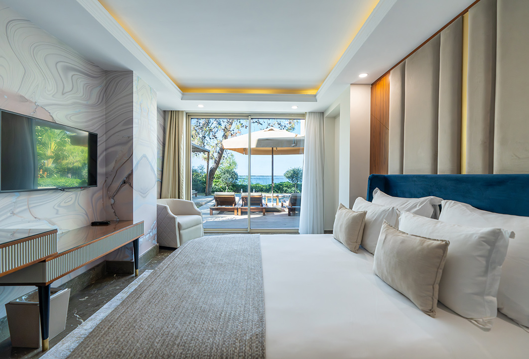 /media/1eal4wnv/standart-pool-suite-slider-3.jpg
