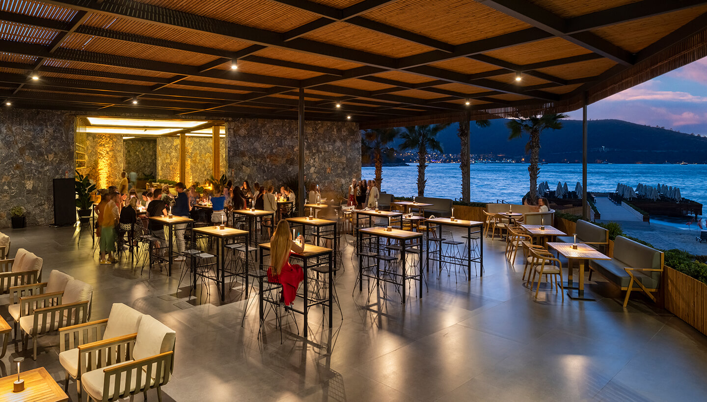 /media/1qhjuxlt/sunset-bar-area-banner.jpg