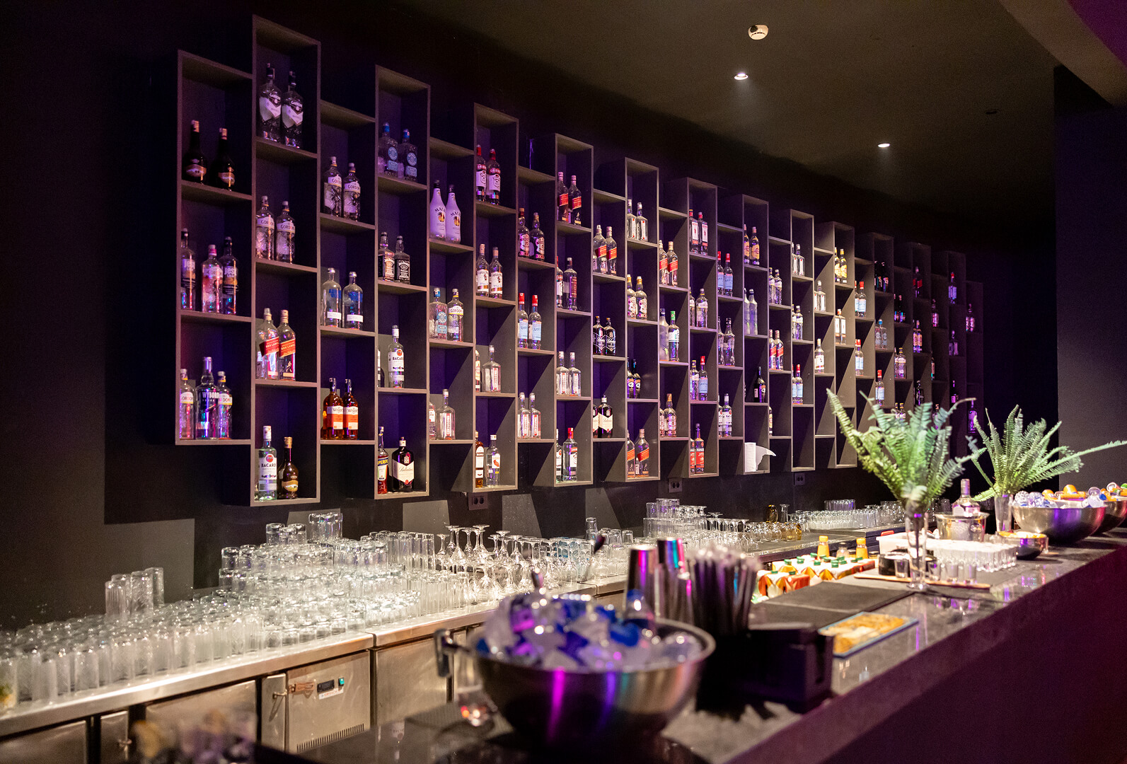 /media/5esnk4ys/vogue-hotels-bodrum-gastronomi-arena-bar-gallery-3.jpg