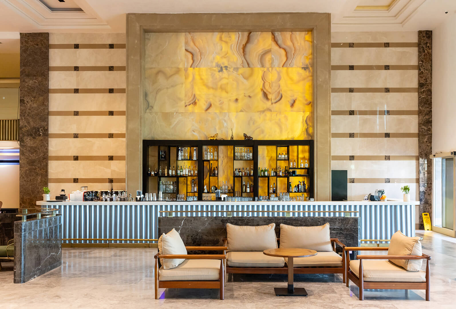 /media/5oqpjkgm/vogue-hotel-supreme-bodrum-lezzet-yolculugu-bar-lobby-bar-galeri.jpg