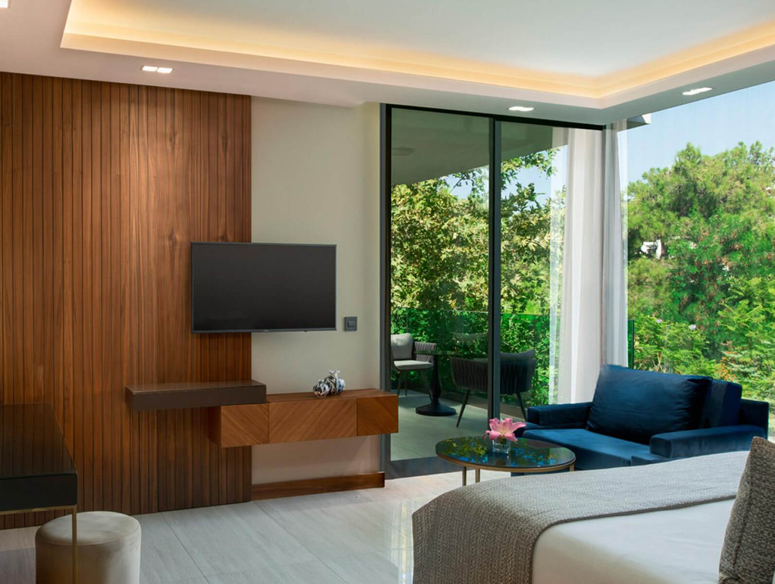 /media/fw3jz2di/vogue-hotels-supreme-superior-garden-view-room.jpg