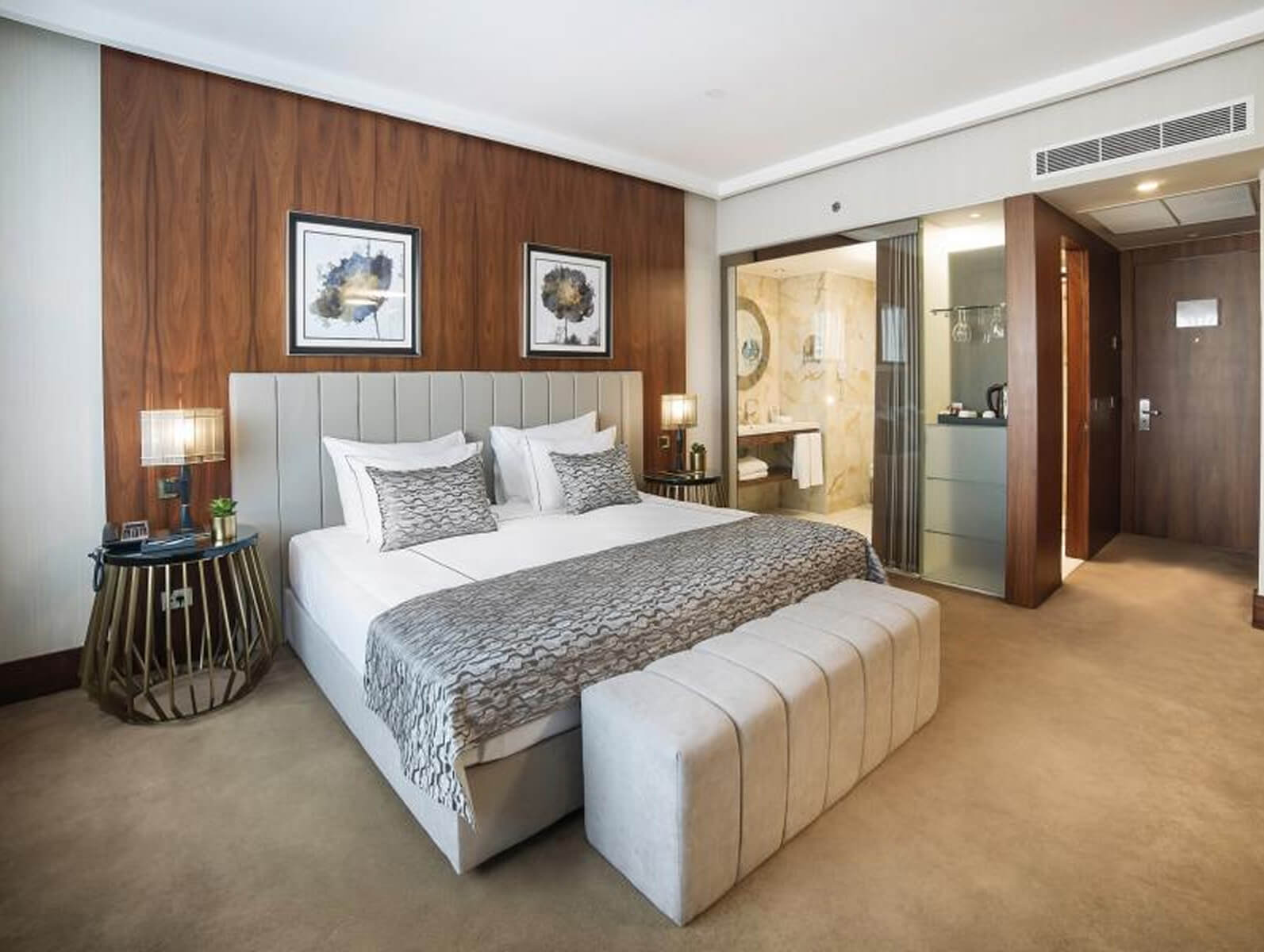 /media/k4efolm1/vogue-hotels-supreme-istanbul-konaklama-superior-corner-room.jpg