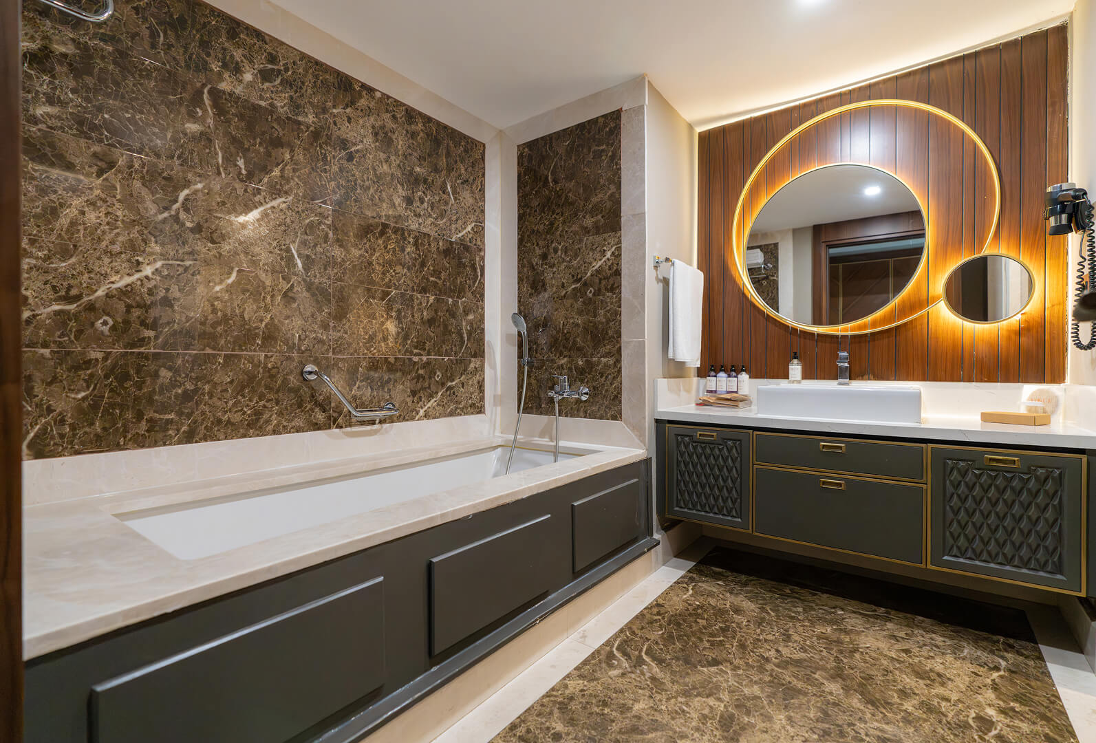 /media/qmybumtg/vogue-hotels-bodrum-konaklama-family-suite-garden-view-galeri.jpg