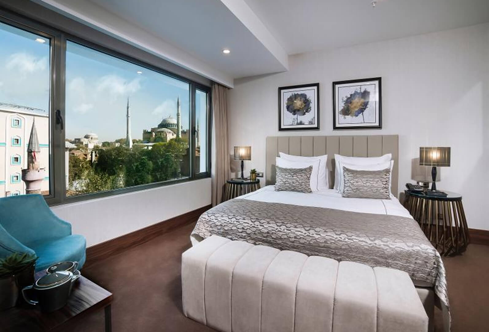 /media/yrtjalvs/vogue-hotels-istanbul-konaklama-superior-sehir-manzaralı-oda-galeri-1.jpg